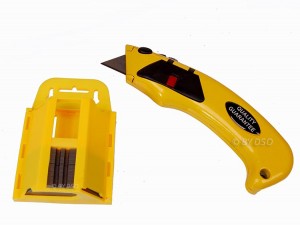 Trade Quality Auto Loading Heavy Duty Utility Knife with 50 pc blade Dispenser AMS0475